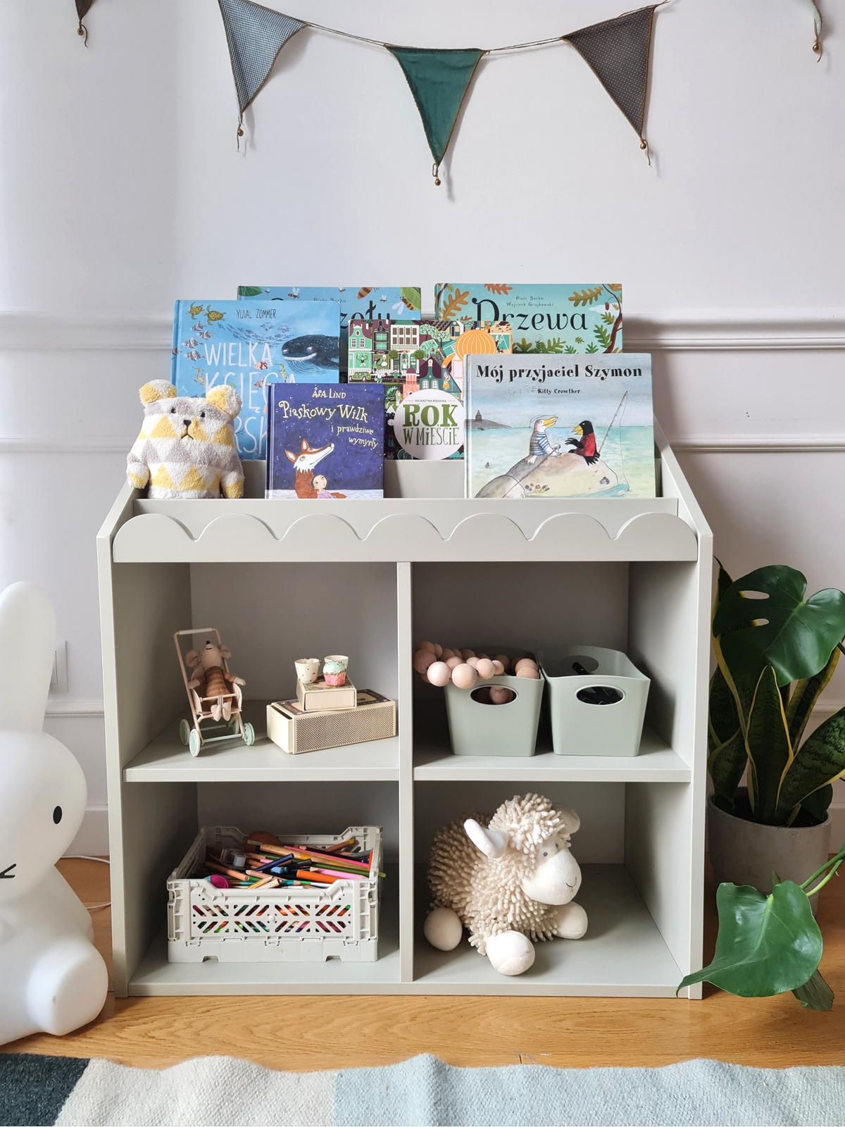 Book Nook Kinderregal für Bücher und Spielzeug im Montessori-Stil