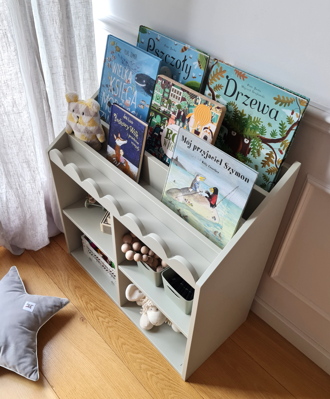 Book Nook Kinderregal für Bücher und Spielzeug im Montessori-Stil