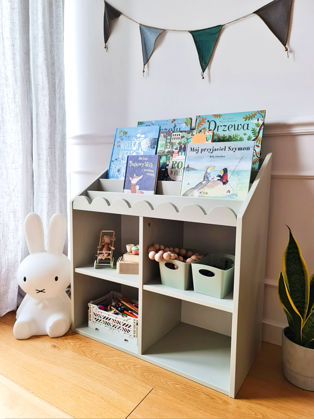 Book Nook Kinderregal für Bücher und Spielzeug im Montessori-Stil