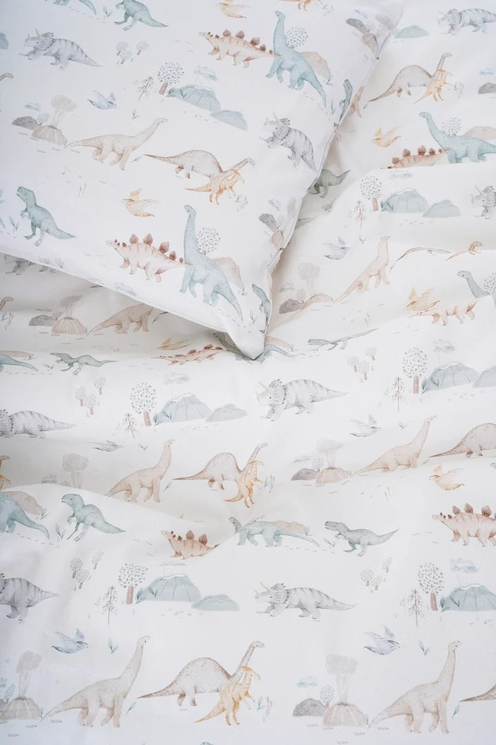 Dino Delights Kinderbettwäsche Set 2 teilig mit Füllung von Bellamy, bestehend aus Kissen 40x60 cm und Decke 100x135 cm, aus OEKO-TEX zertifizierter Baumwolle mit antiallergischer Silikonwattierung für erholsamen Kinderschlaf