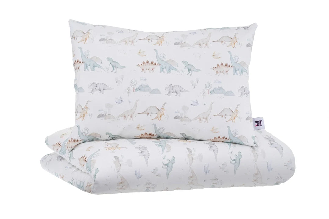 Dino Delights Kinderbettwäsche Set 2 teilig mit Füllung von Bellamy, bestehend aus Kissen 40x60 cm und Decke 100x135 cm, aus OEKO-TEX zertifizierter Baumwolle mit antiallergischer Silikonwattierung für erholsamen Kinderschlaf