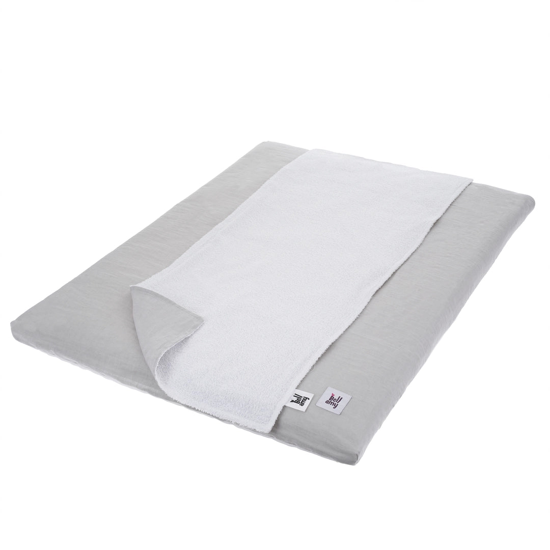 Bellamy Leinenstoff Wickelauflage mit Bezug und Handtuch in Stone Gray, OEKO-TEX zertifiziert, 75 x 55 cm, antibakteriell und hautfreundlich für Babys