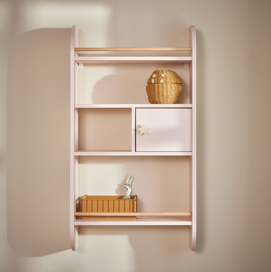 Bellamy Rainbow Wandregal mit Schrank und vier Ablagen im Kinderzimmer