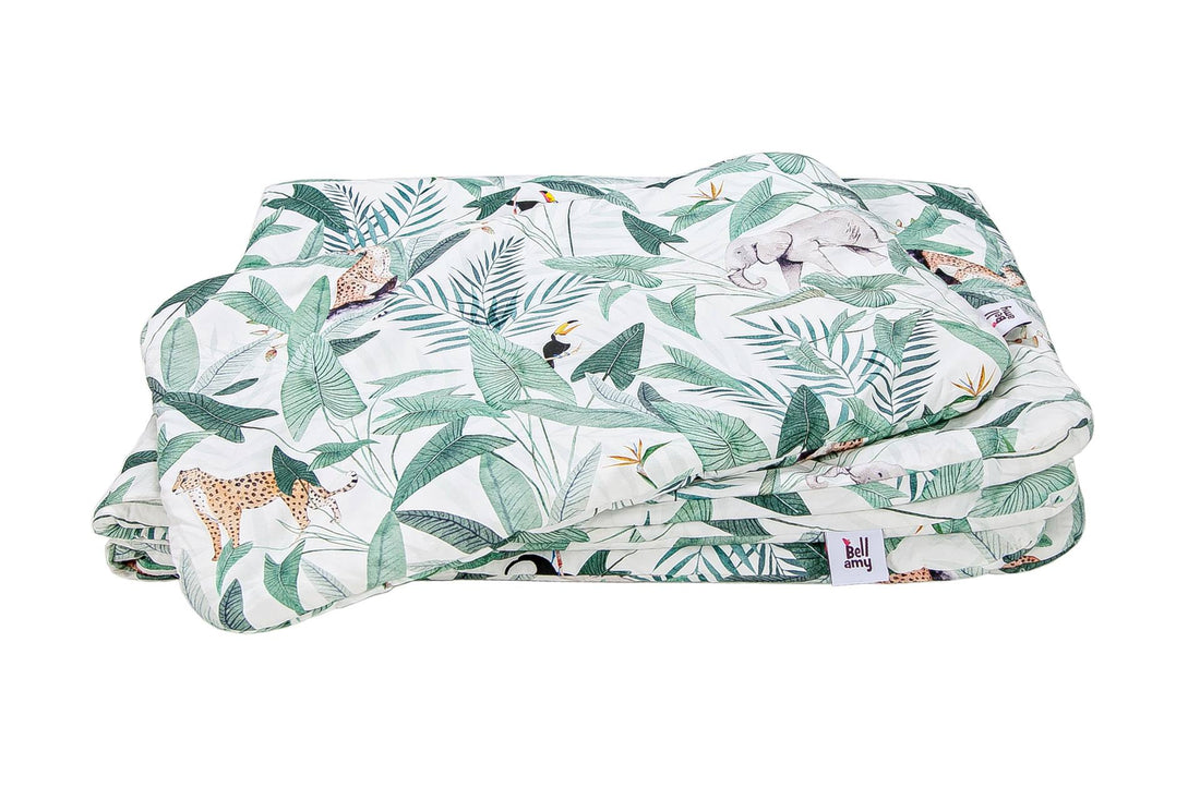 Bellamy Jungle Bettwäsche-Set 2-teilig mit Füllung (100x135 cm), Kissen und Decke aus OEKO-TEX-zertifizierter Baumwollmusselin mit antiallergischer Silikonhohlfaserfüllung, Dschungel-Design für Babys und Kleinkinder
