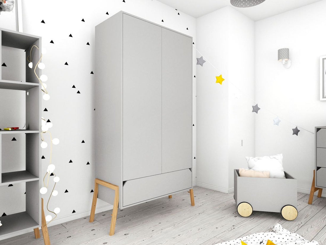 Graue Kindertruhe auf Rollen „Lotta" von Bellamy, mobile Aufbewahrungsbox aus Holz für das Kinderzimmer, 59 x 42 x 46,5 cm