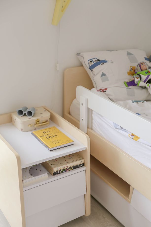 Bellamy So Sixty Rollcontainer mit 2 Schubladen im Retro-Design der 60er Jahre, mit hohen Holzbeinen und bodenschonenden Rollen, 41x54x54 cm