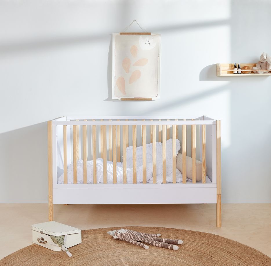 Bellamy Tatam Kinderbett 70x140 cm mit Sofafunktion aus Holz, umbaubar zum Juniorbett mit Schutzgittern, drei höhenverstellbaren Lattenrostpositionen und herausnehmbaren Sprossen