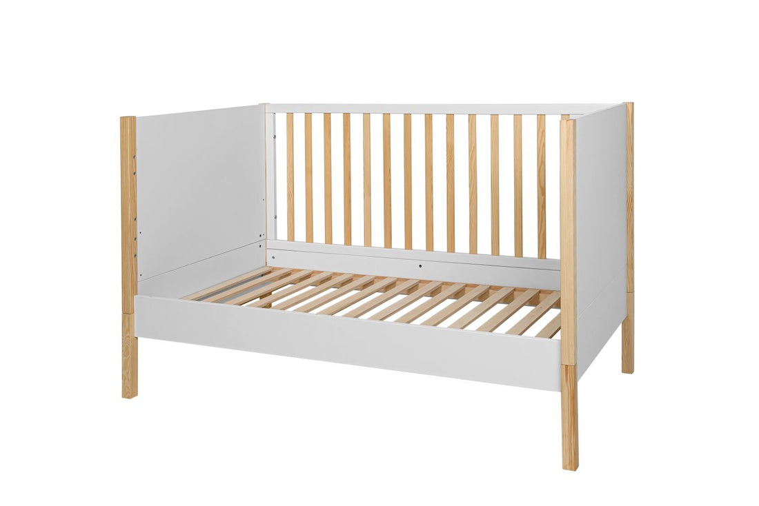 Bellamy Tatam Kinderbett 70x140 cm mit Sofafunktion aus Holz, umbaubar zum Juniorbett mit Schutzgittern, drei höhenverstellbaren Lattenrostpositionen und herausnehmbaren Sprossen