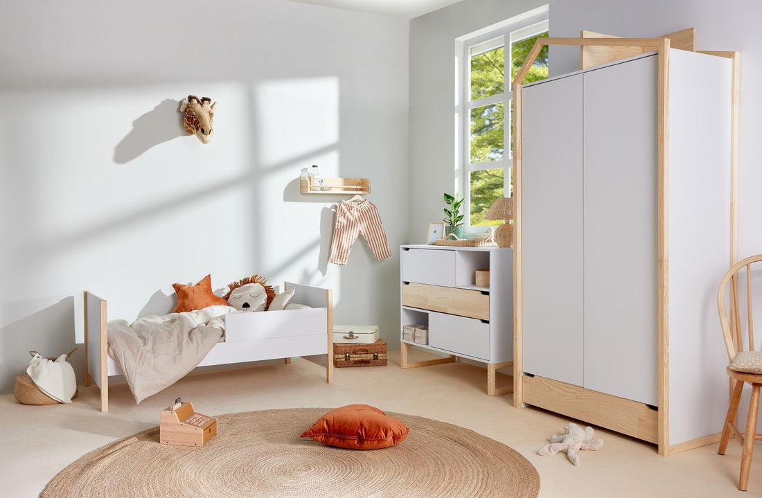 Bellamy Tatam Kinderbett 70x140 cm mit Sofafunktion aus Holz, umbaubar zum Juniorbett mit Schutzgittern, drei höhenverstellbaren Lattenrostpositionen und herausnehmbaren Sprossen