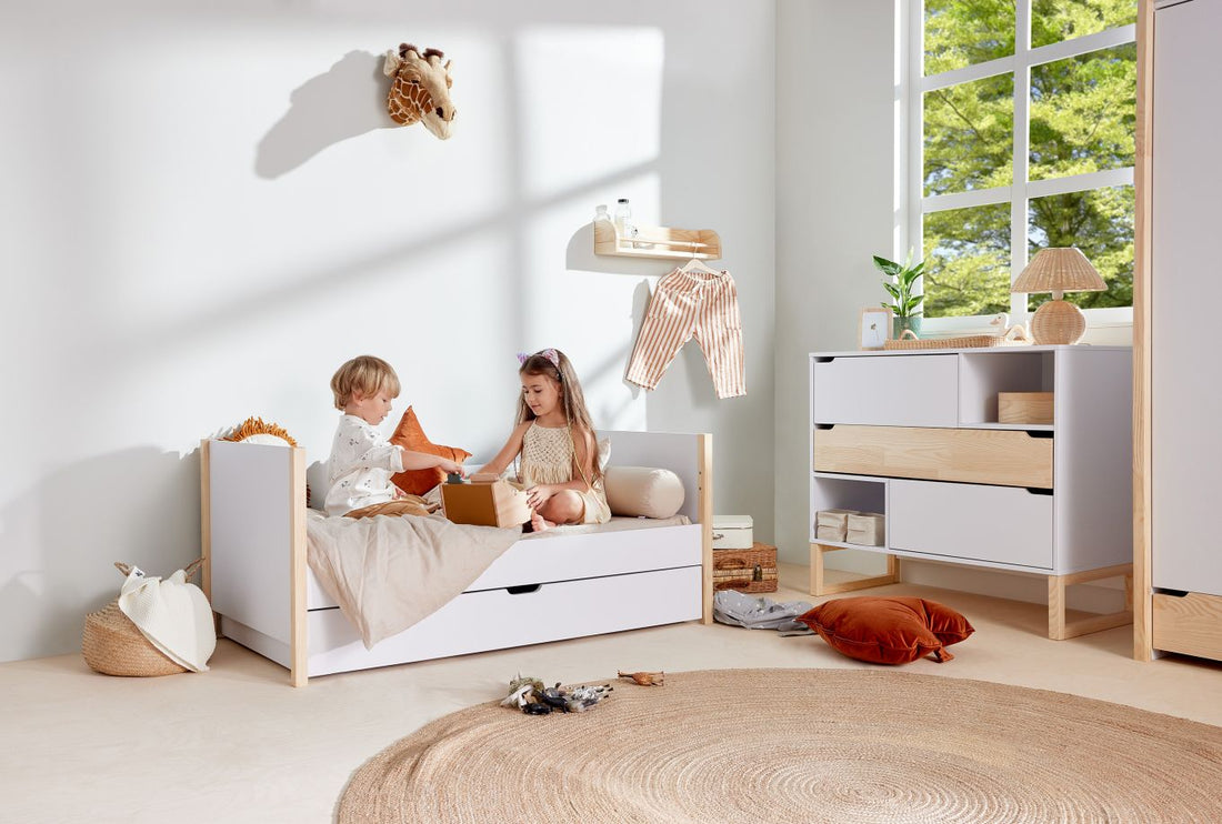 Bellamy Tatam Kinderbett 70x140 cm mit Sofafunktion aus Holz, umbaubar zum Juniorbett mit Schutzgittern, drei höhenverstellbaren Lattenrostpositionen und herausnehmbaren Sprossen