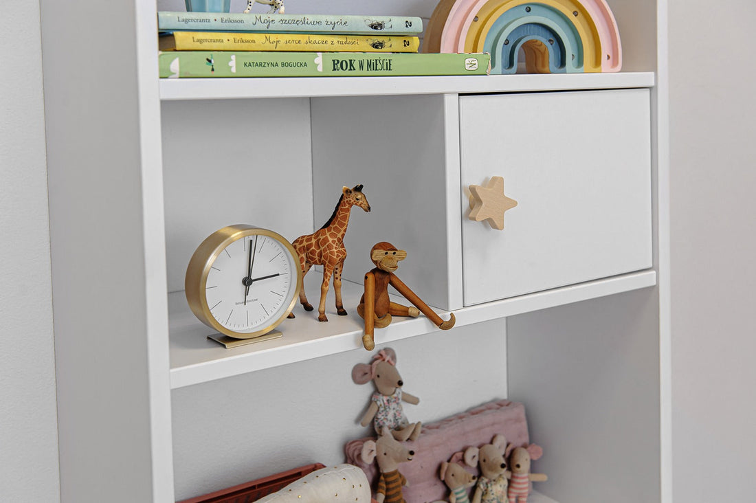 Bellamy Rainbow Wandregal mit Schrank und vier Ablagen im Kinderzimmer