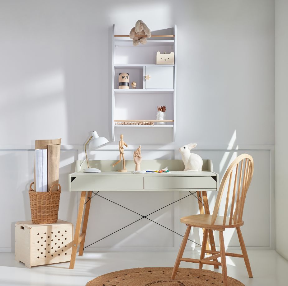 Bellamy Rainbow Wandregal mit Schrank und vier Ablagen im Kinderzimmer