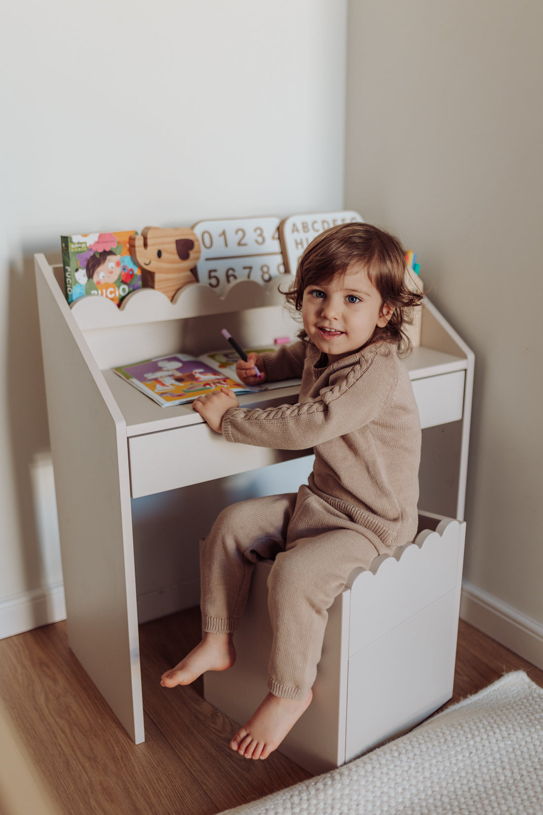 Montessori Kinderstuhl Book Nook, kompaktes Sitzmöbel für Kinder