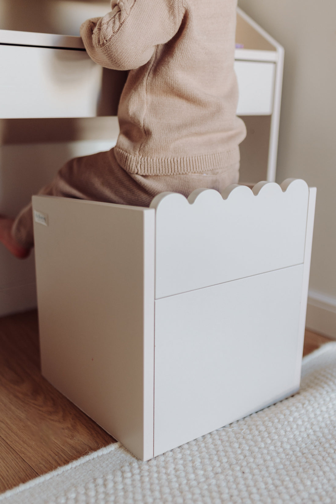 Montessori Kinderstuhl Book Nook, kompaktes Sitzmöbel für Kinder