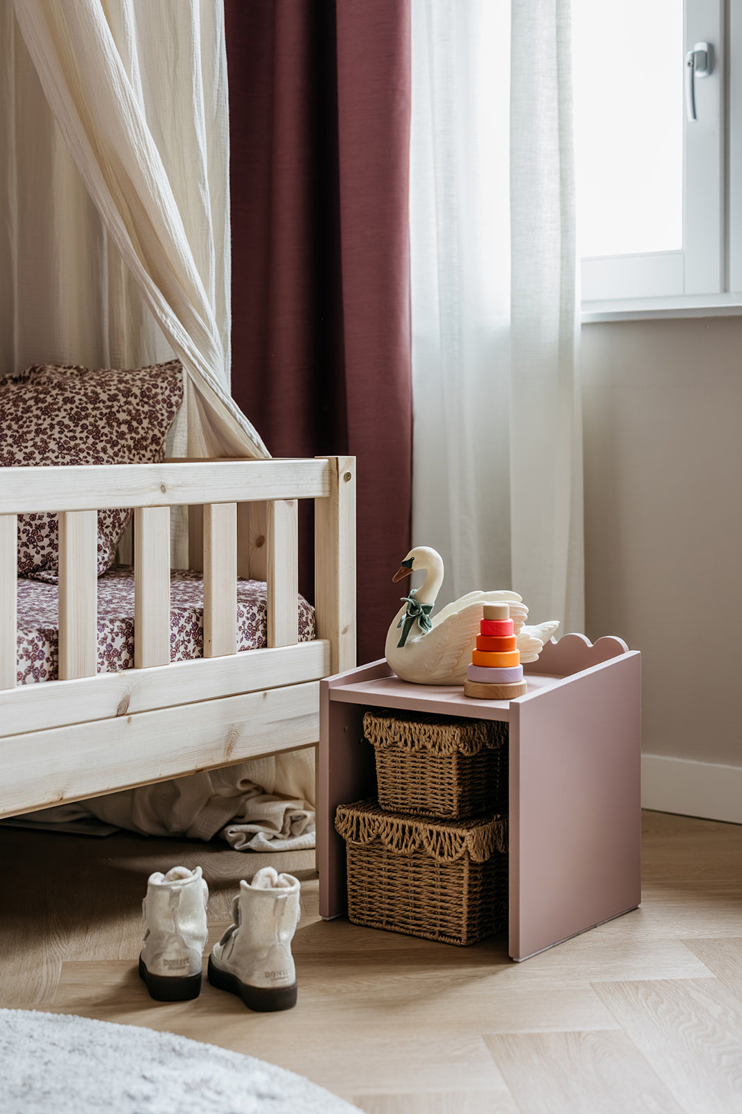 Montessori Kinderstuhl Book Nook, kompaktes Sitzmöbel für Kinder