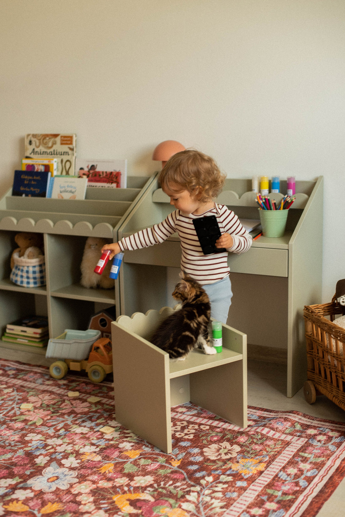 Montessori Kinderstuhl Book Nook, kompaktes Sitzmöbel für Kinder