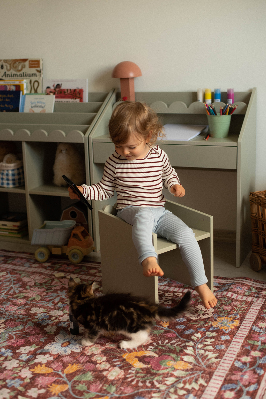 Montessori Kinderstuhl Book Nook, kompaktes Sitzmöbel für Kinder