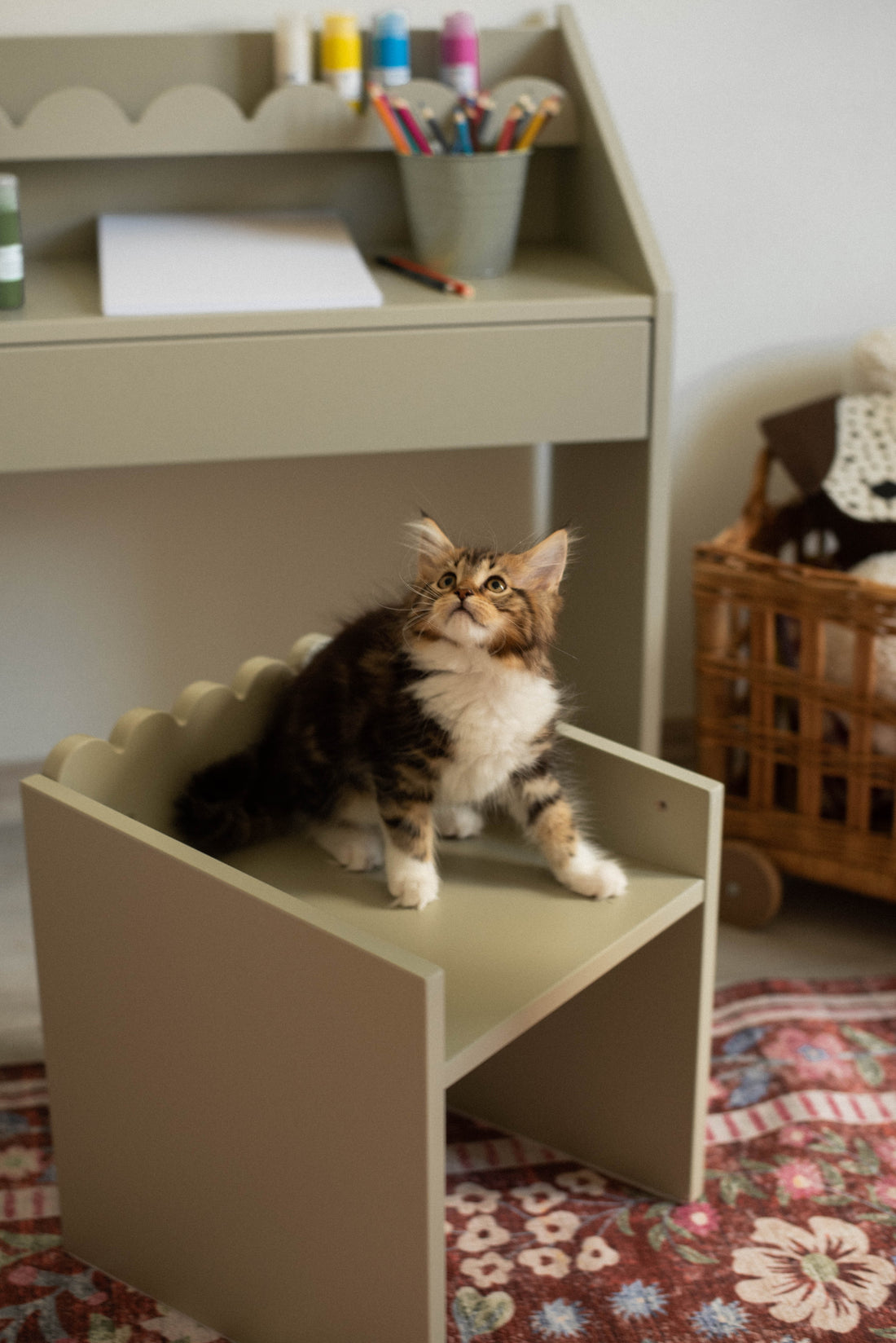 Montessori Kinderstuhl Book Nook, kompaktes Sitzmöbel für Kinder