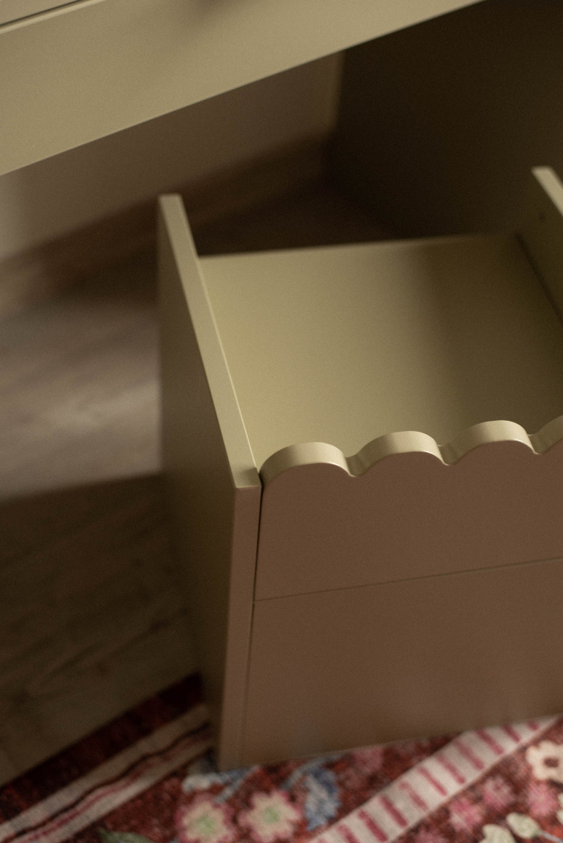 Montessori Kinderstuhl Book Nook, kompaktes Sitzmöbel für Kinder