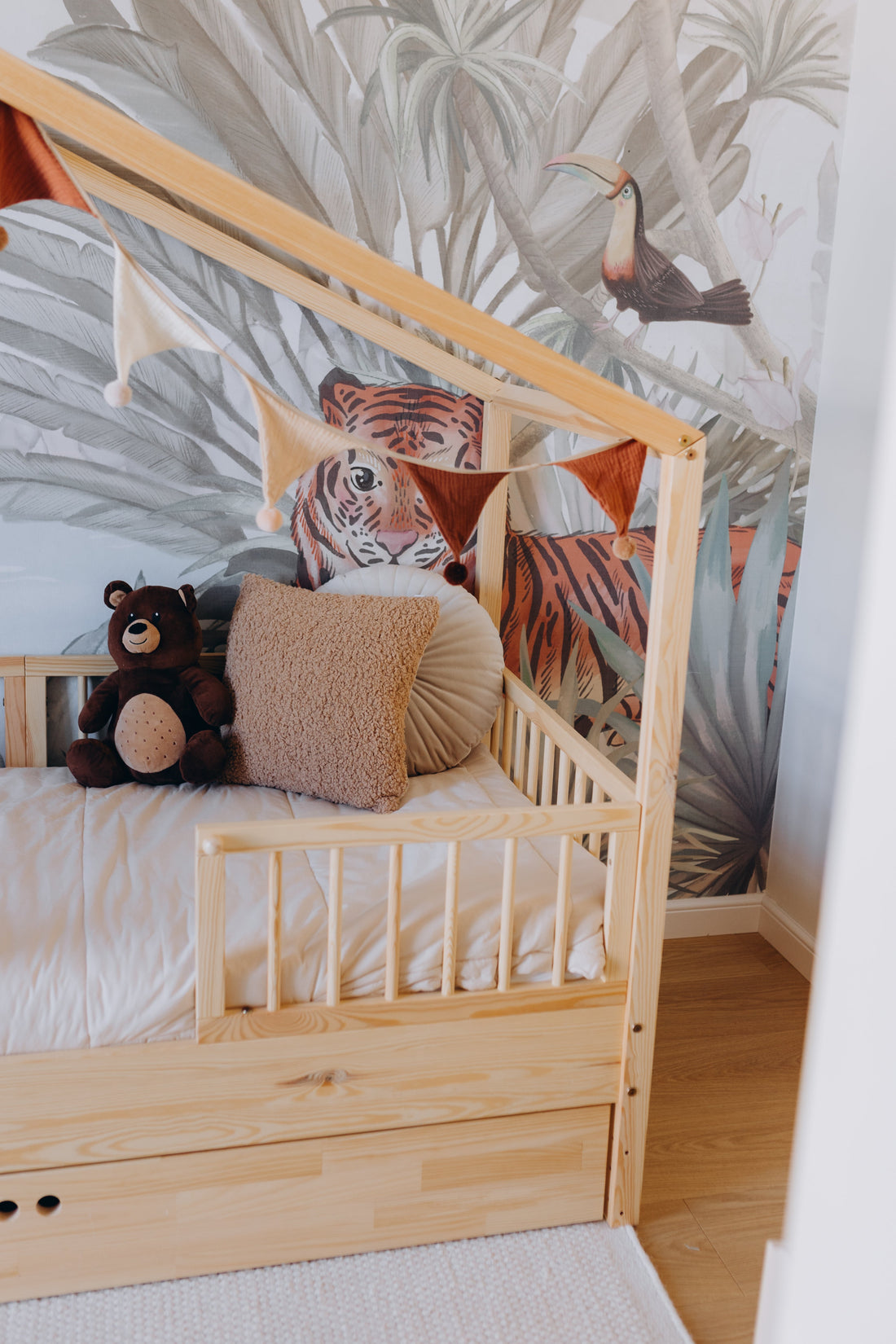 Dream Nest Hausbett 80x160 mit Rausfallschutz für Kinder