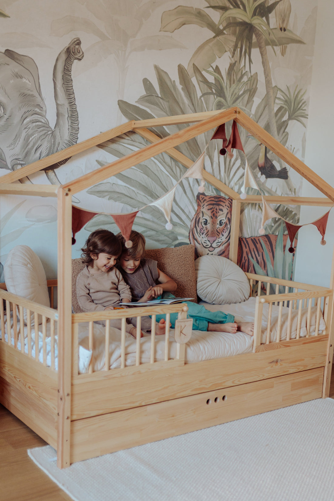 Dream Nest Hausbett 80x160 mit Rausfallschutz für Kinder