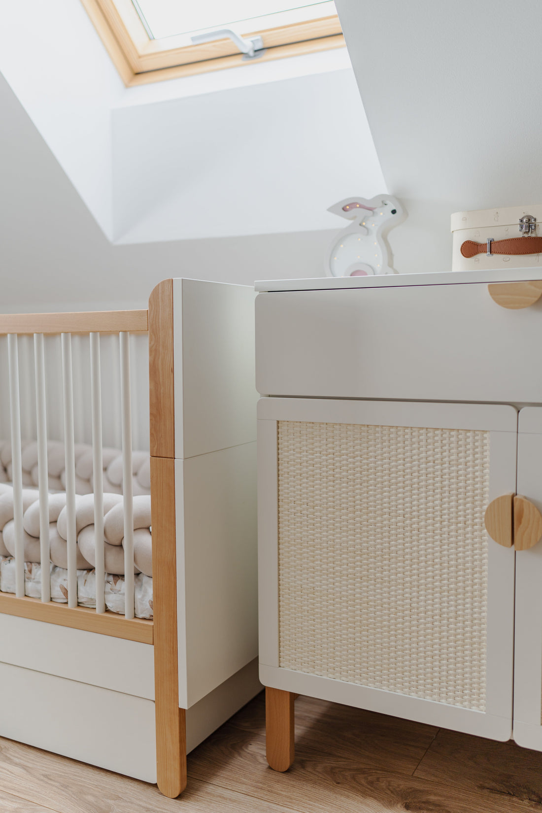 Bellamy Velur Nestchen Zopf für Babybetten