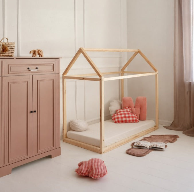 Bellamy Wood Nest Montessori Hausbett für Kinder in Weiß, 70 x 140 cm, mit niedriger Konstruktion und dekorativem Holzrahmen in Hausform